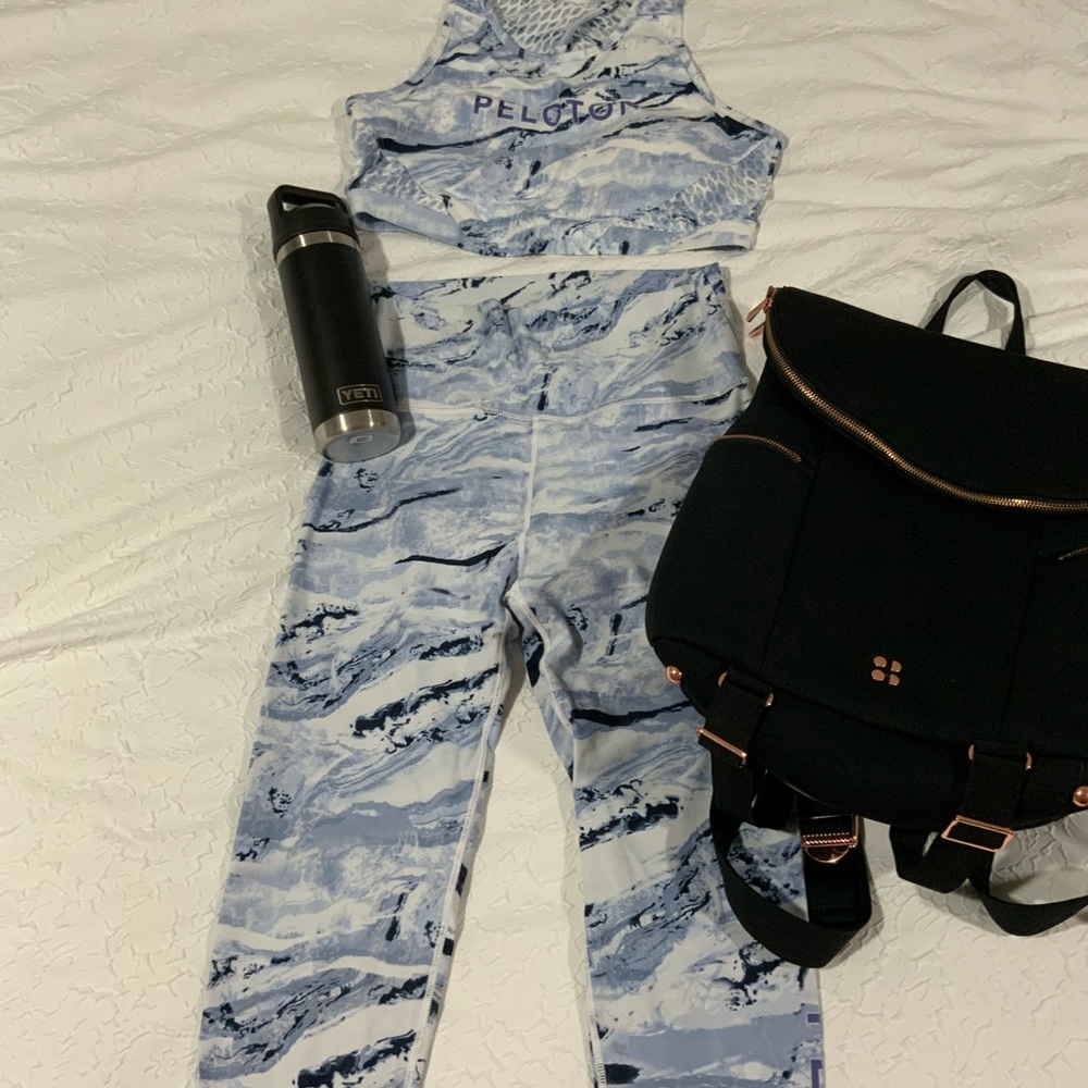 Brand new never worn peloton sports bra Geode graphic blue and white
